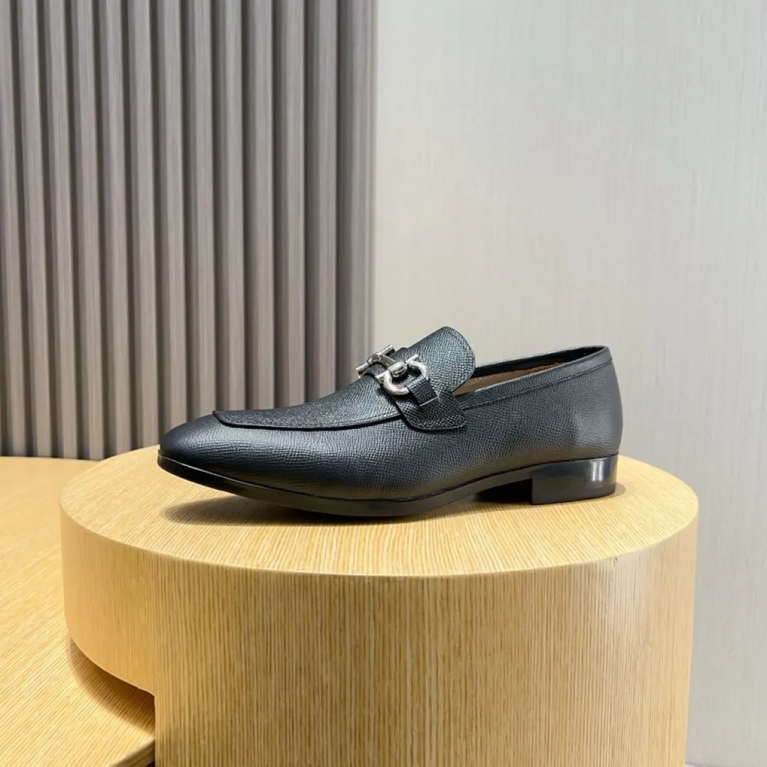 Men's Men's Shoes💰P640💰🔥《Ferragamo》👏Latest • High-end top brand luxury ~ purchasing agency, top quality ~. New fashionable business men's shoes🔜The uppers are made of original open-edge beaded cowhide➕cowhide·lining, with fine workmanship. The original stylish and soft combination wear-resistant and non-slip outsole is light and comfortable on the feet. The real thing looks better in real photos. Size: 38--44